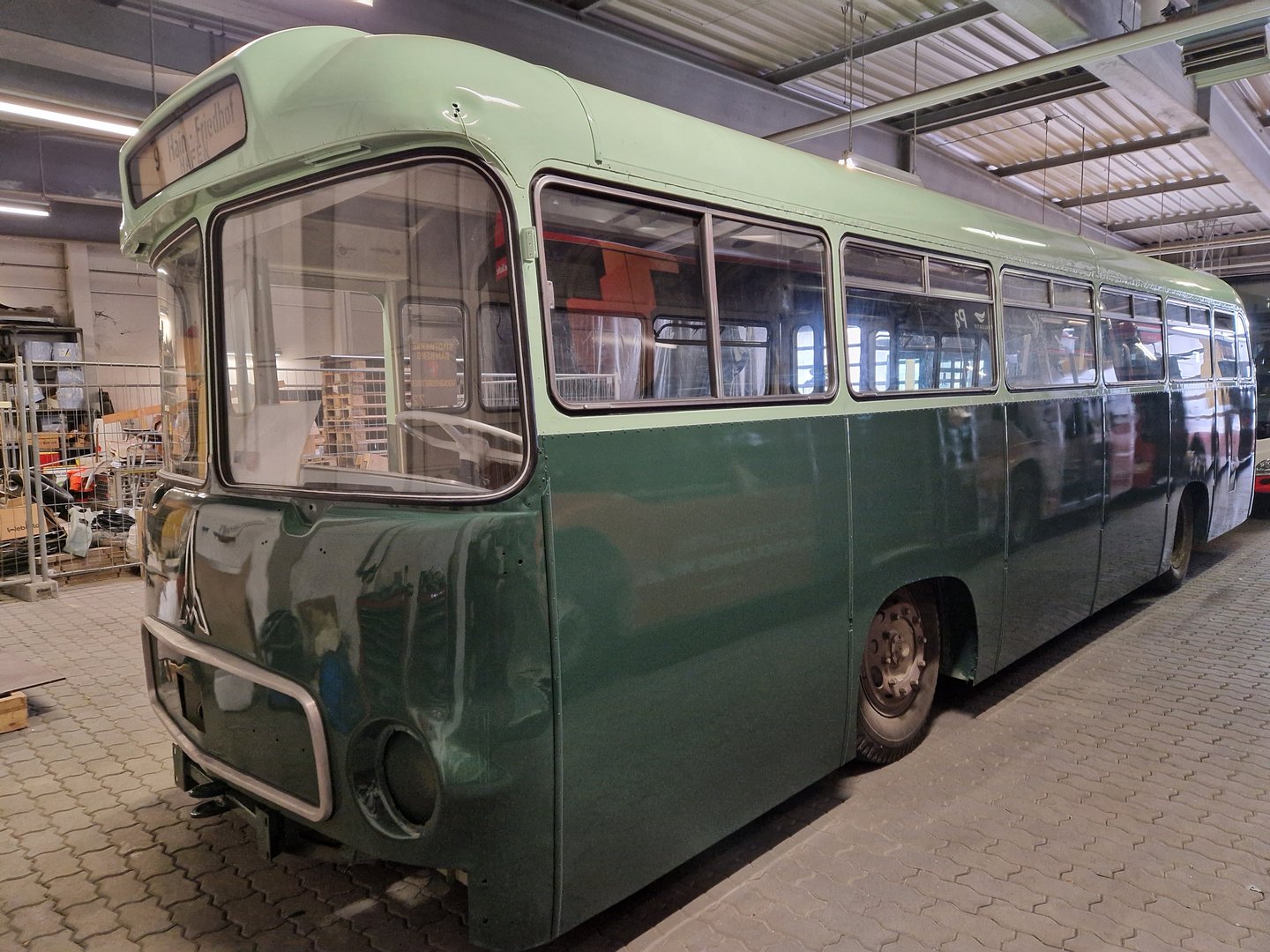 Lackierter Bus Frontansicht_20251010 Lackierter Bus Frontansicht_20251010